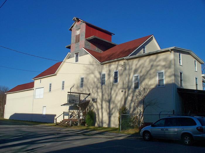 Straub's Feed Mill / The Weissport Grain Elevator
