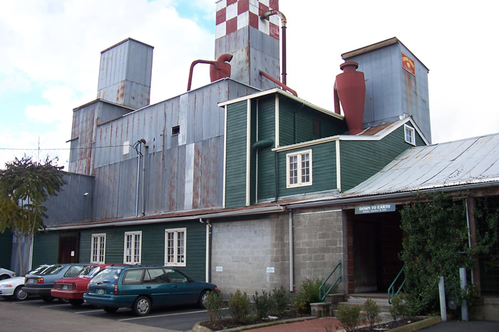 Lane Co. Farmer's Union Cooperative / Down to Earth Home & Garden