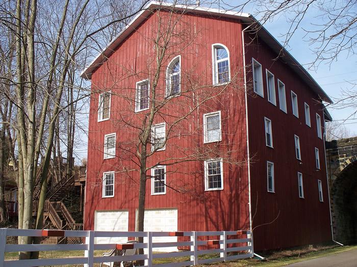 Howard Feed Mill / Wolfe's Elevator