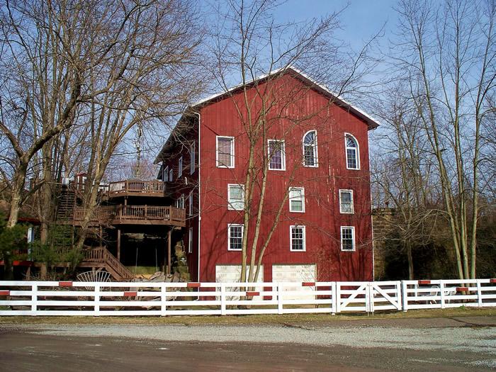 Howard Feed Mill / Wolfe's Elevator