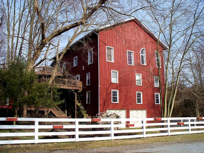 Howard Feed Mill / Wolfe's Elevator